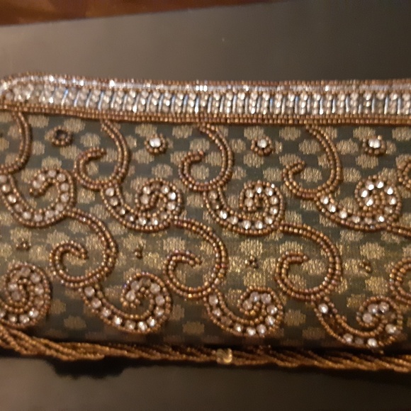 Green embellished stone studded purse - Picture 2 of 4